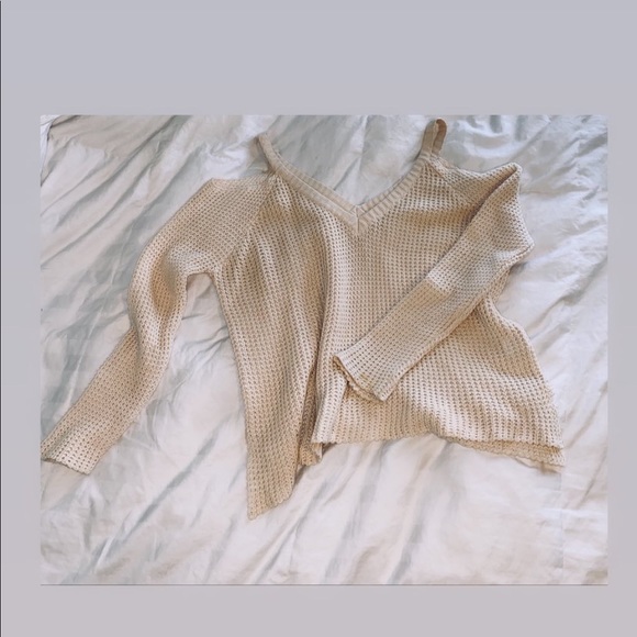 Cut-Out shoulder sweater - Picture 1 of 1